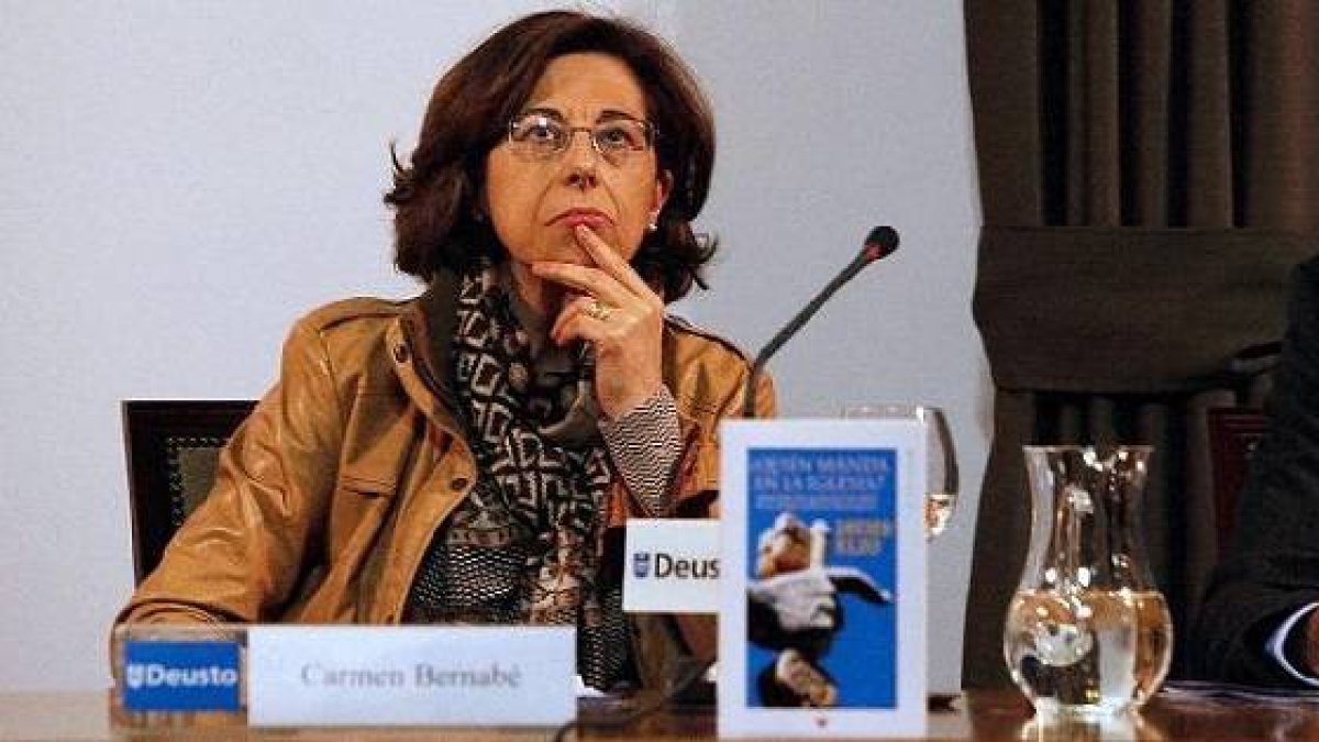 Carmen Bernabé es doctora en Teología Bíblica, profesora titular de Nuevo Testamento en la Universidad de Deusto y directora de la Asociación Bíblica Española