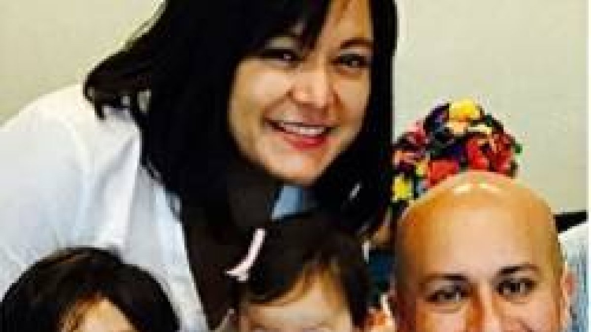 Oliver, con su mujer y sus dos hijos, explica por qué el aborto nunca es la solución