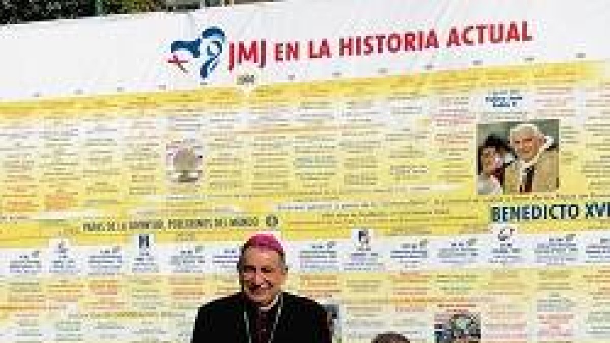Mons. Ulloa, arzobispo de Panamá, y Ricardo Grzona, presidente de la Fundación Ramón Pané, que gestiona el Parque Cristonautas durante la JMJ