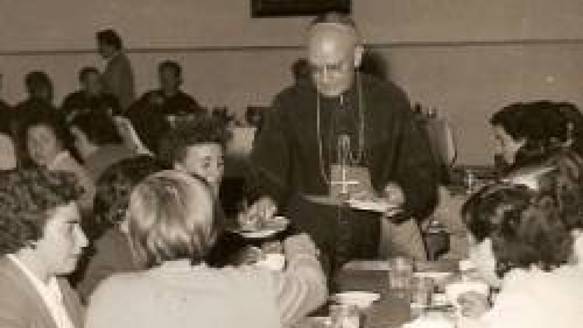 El obispo Riesco sirve a las Misioneras Apostólicas, con sede en La Bañeza