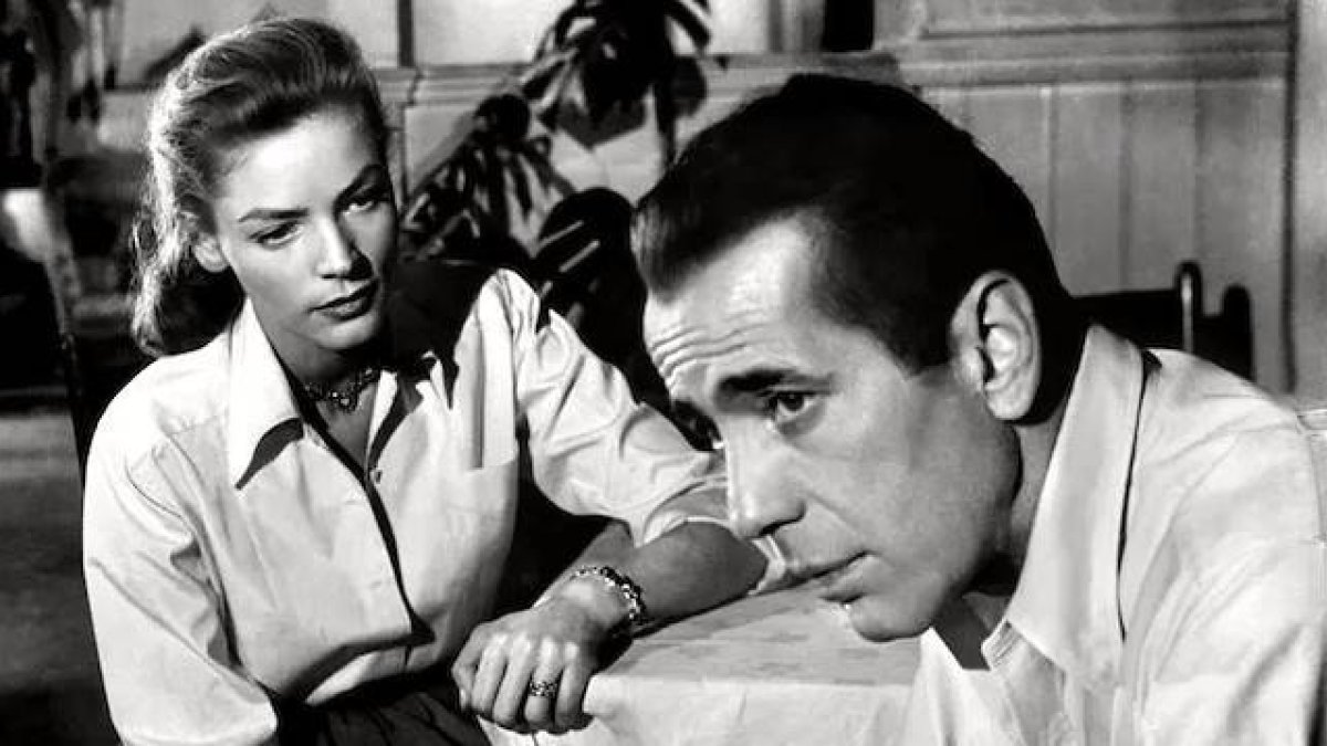 Humphrey Bogart y Lauren Bacall en «Cayo Largo». Ninguno de los dos eran precisamente «conservadores», pero las condiciones sociales y culturales en las que se hizo cine en la era dorada de Hollywood lo enraizaba en principios y virtudes permanentes.