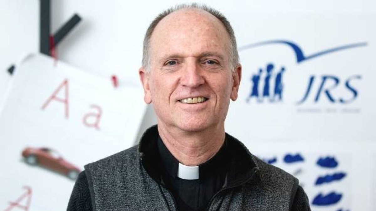El sacerdote Thomas Smolich dirige a nivel mundial el Servicio Jesuita para los Refugiados