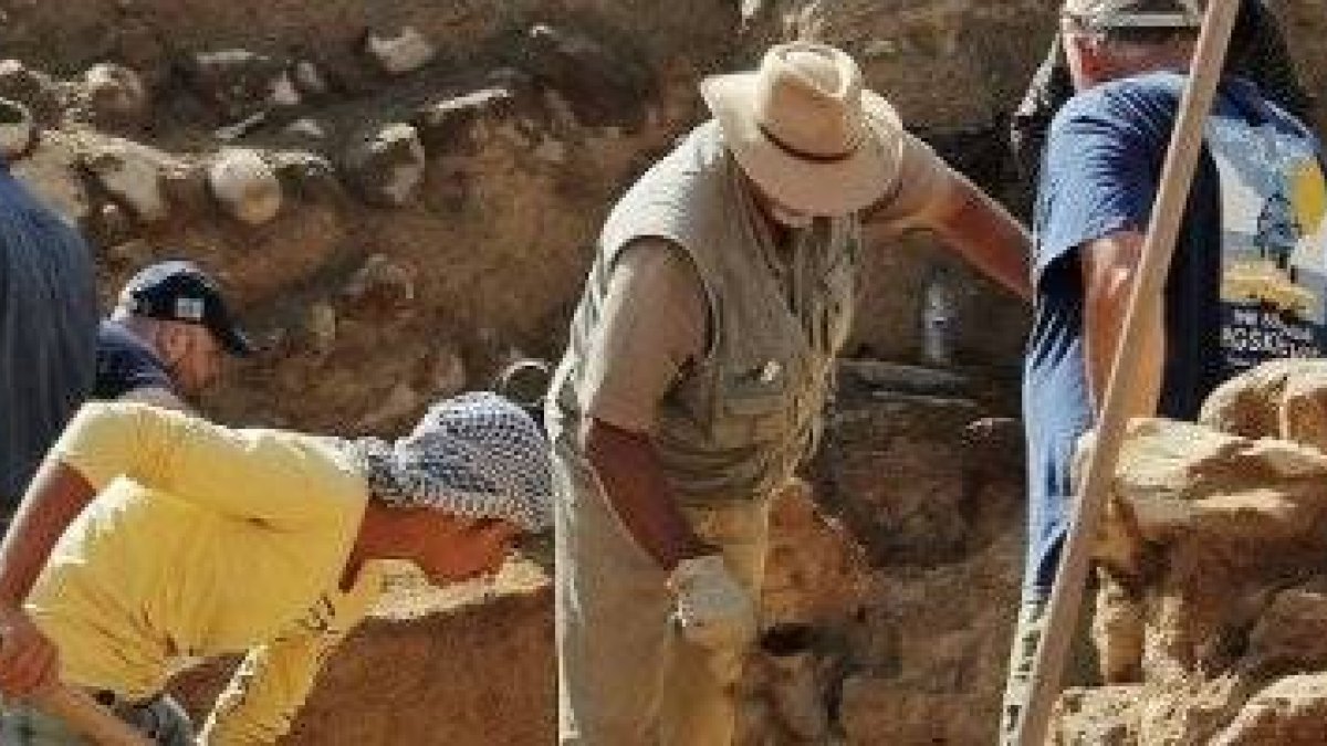 Excavaciones en Tall el Hamman, al norte del Mar Muerto... hubo ciudades y cultivos fértiles y en el 1.700 a.C. todo se hundió y las tierras se hicieron tóxicas