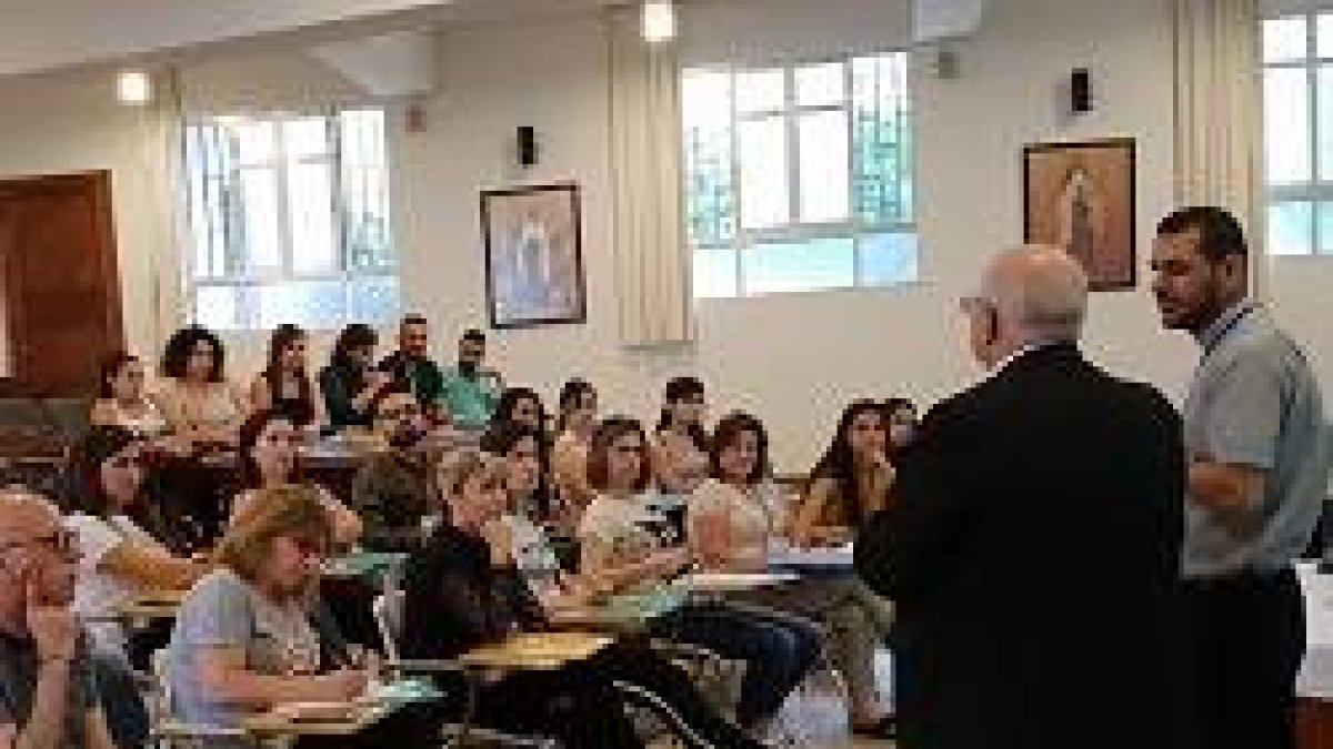 El padre Halemba, responsable de proyectos de Ayuda a la Iglesia Necesitada en Oriente Medio, en uno de sus viajes a Siria /ACN