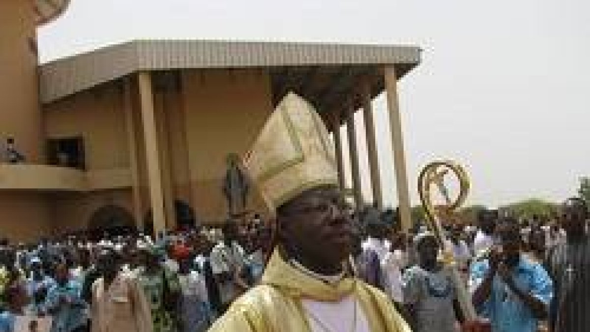 Justin Kientega,  obispo de la diócesis de Ouahigouya, ha tomado estas decisiones tras los últimos ataques contra los cristianos
