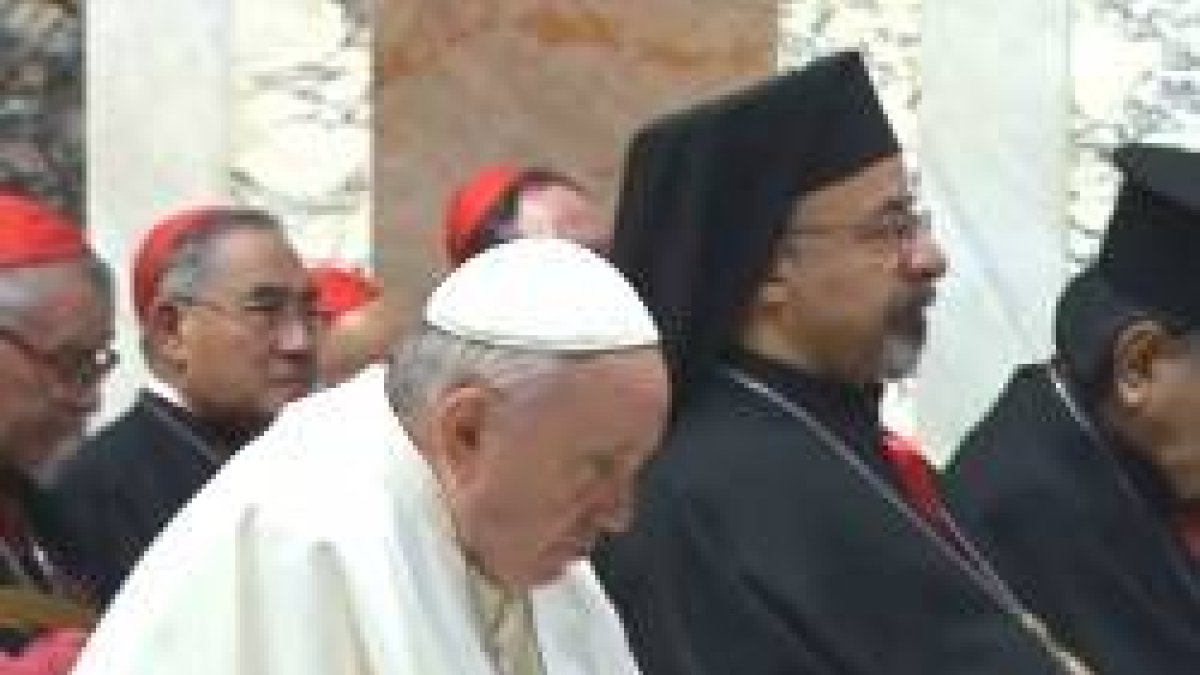 Liturgia penitencial en el Vaticano durante la cumbre antiabusos de febrero de 2019, con el Papa, cardenales y delegados de las Iglesias católicas orientales