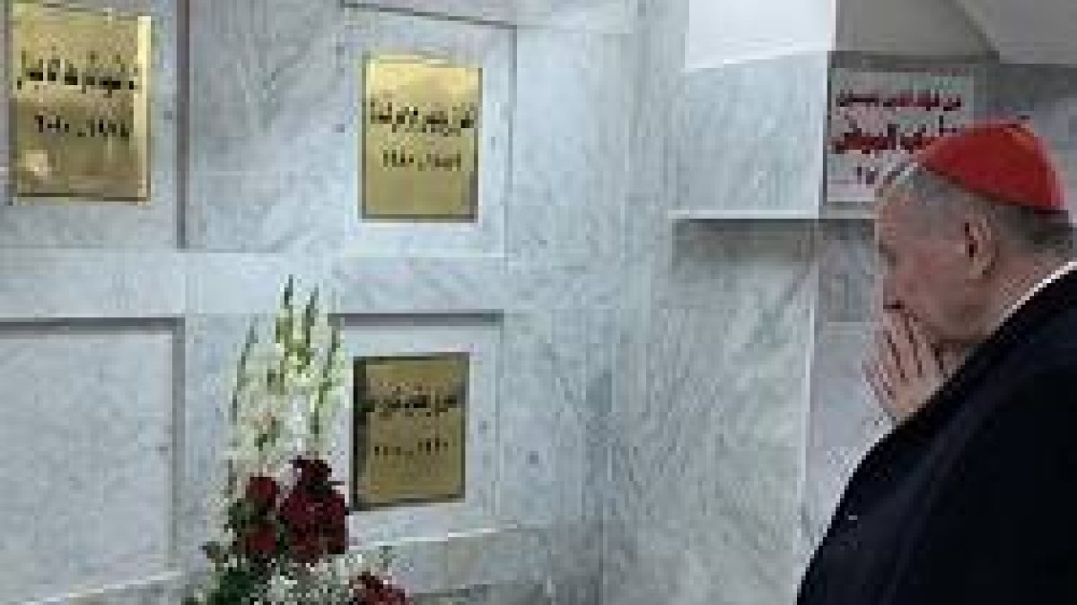 El secretario de Estado rezó ante las tumbas de los mártires de Irak