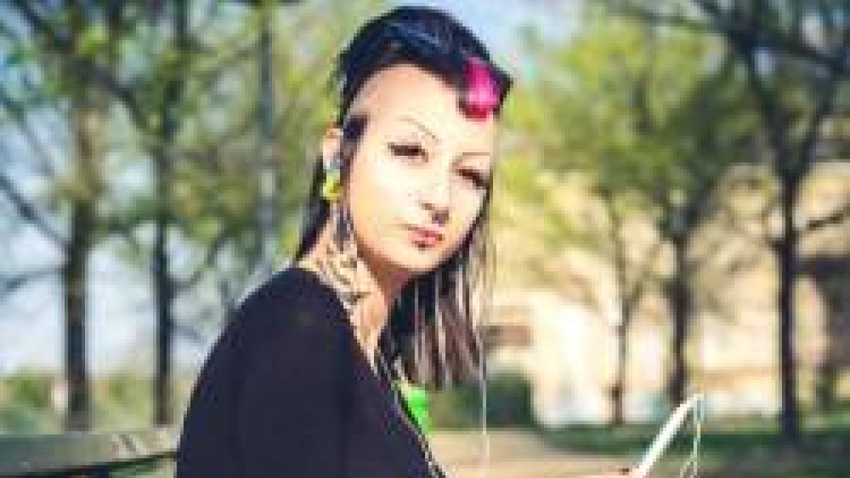 En Internet, ReL puede llegar a todo tipo de lectores... quizá también a esta chica punk con su tablet