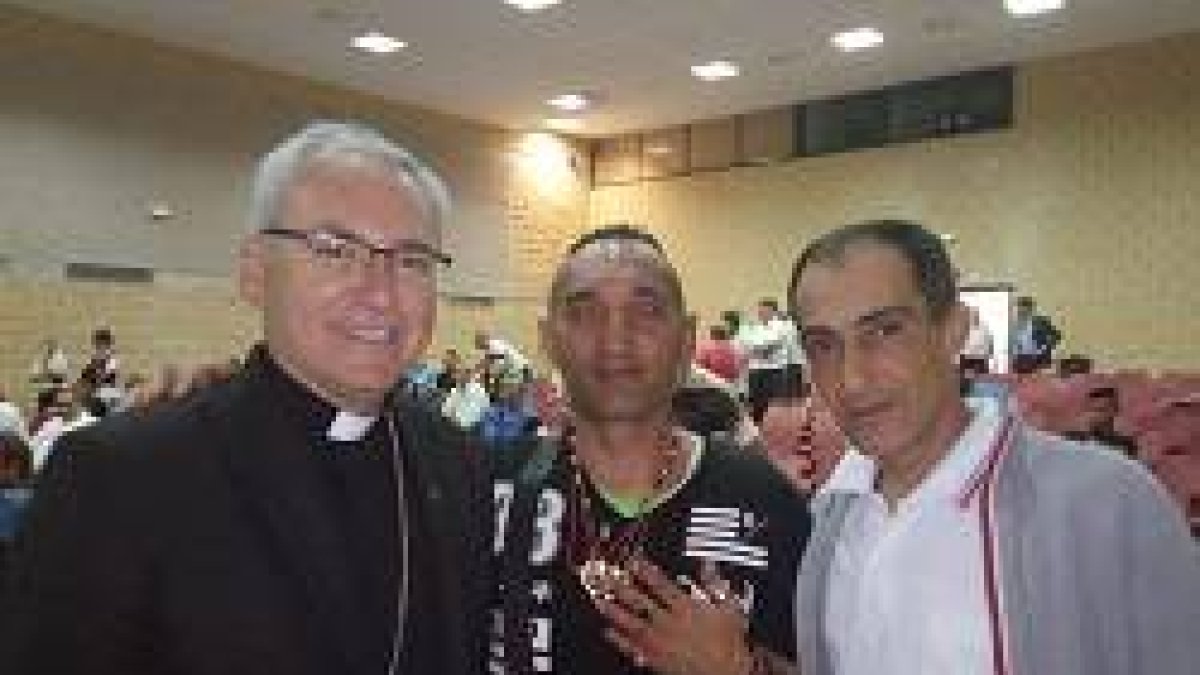 El recién ordenado obispo presidió la confirmación de 62 presos de una cárcel de Murcia / Diócesis de Cartagena