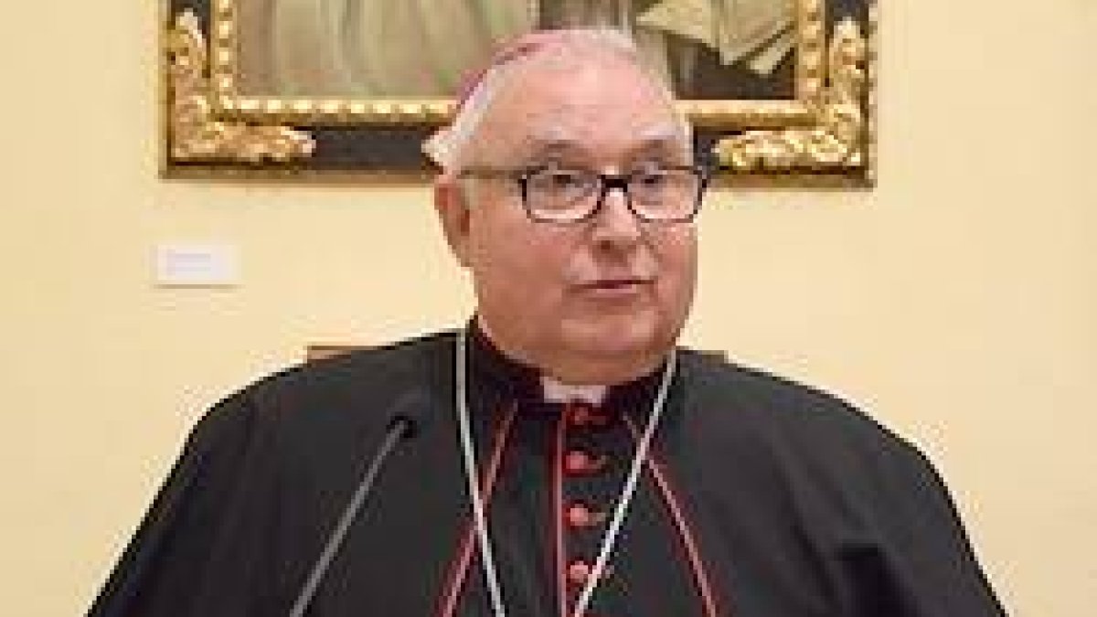 Monseñor García Aracil, en mayo pasado durante el acto de ingreso como académico de número en la Real Academia de Cultura valenciana. Foto: I. Miñana / AVAN.