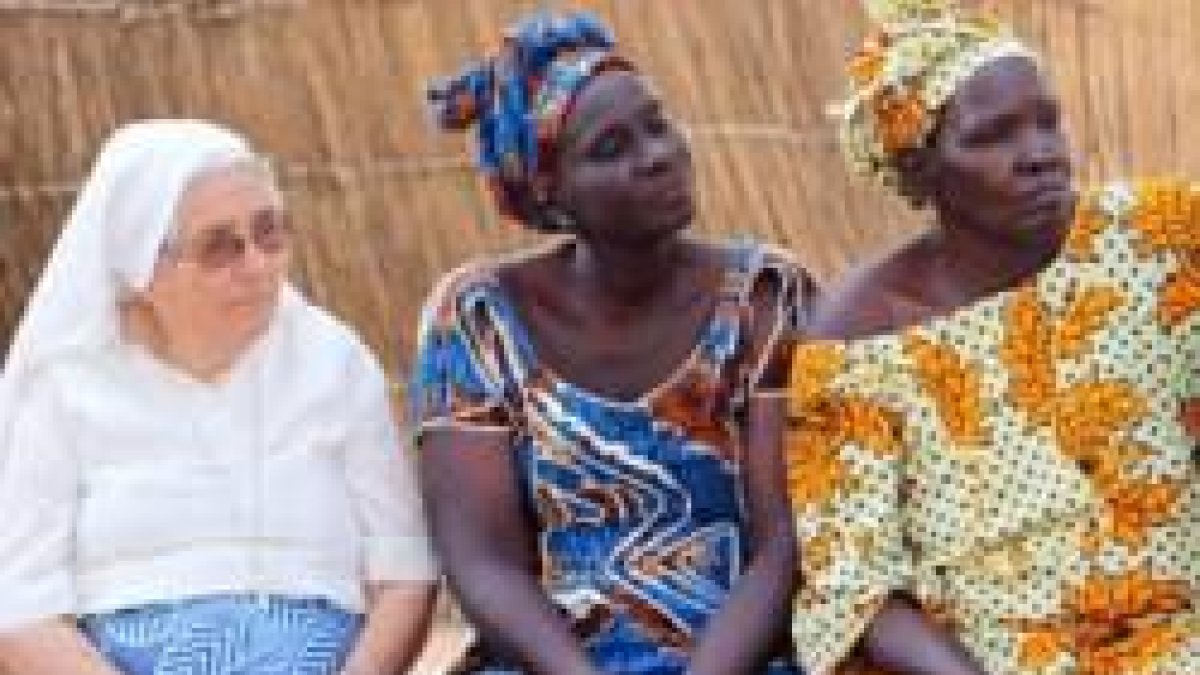 Sor Hortensia, misionera española en Senegal, empieza a ser conocida como la monja pocera por su impulso a estas estructuras de desarrollo