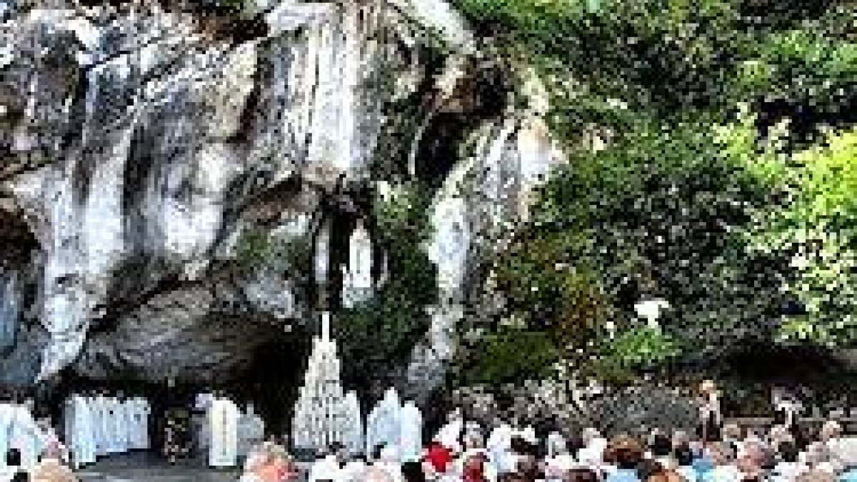 Las costumbres de los peregrinos han ido cambiando en los últimos años. El obispo de Lourdes da algunas claves.