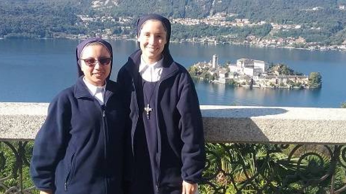 Elvira y Sara estudian en estos momentos en la Universidad de la Santa Cruz de Roma para formarse mejor para su misión