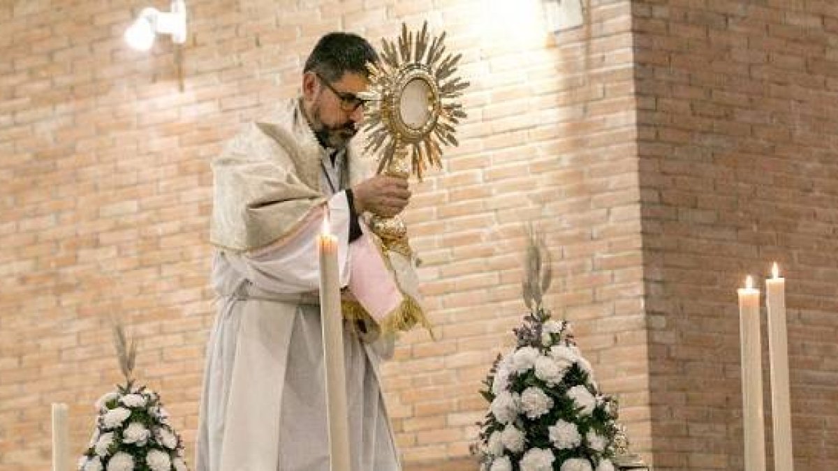 El padre Héctor ha sido misionero en varios países de América y ahora lo es en España