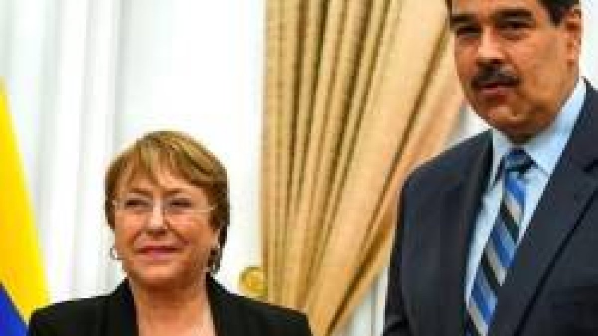 Bachelet con Nicolás Maduro... la líder socialista visitó también a Guaidó, líder de la oposición democrática