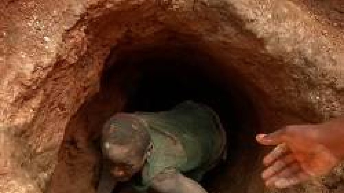 Este misionero rescata niños de las minas de Coltán, donde son en la práctica esclavos