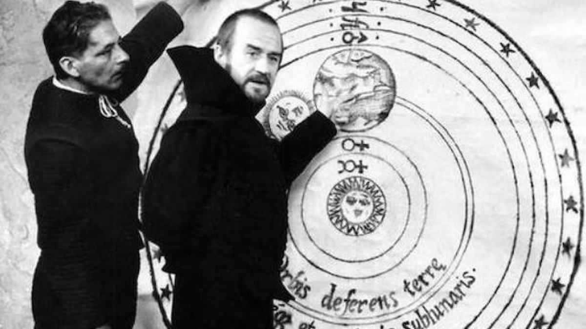 Cyril Cusack interpretó a Galileo en la película del mismo nombre dirigida en 1968 por Liliana Cavani.
