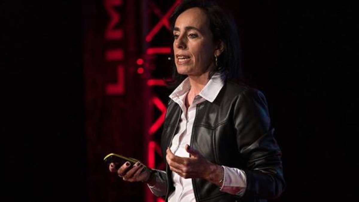 Elena Postigo durante su charla TED en la Universidad Nebrija en la que habló del transhumanismo / Fotos- Nebrija