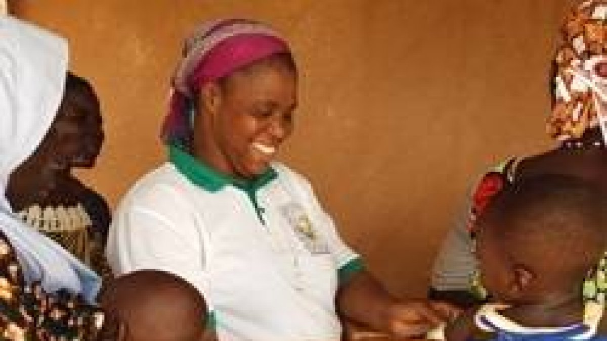 Las familias del país reciben asistencia sanitaria y social de las instituciones católicas allí presentes