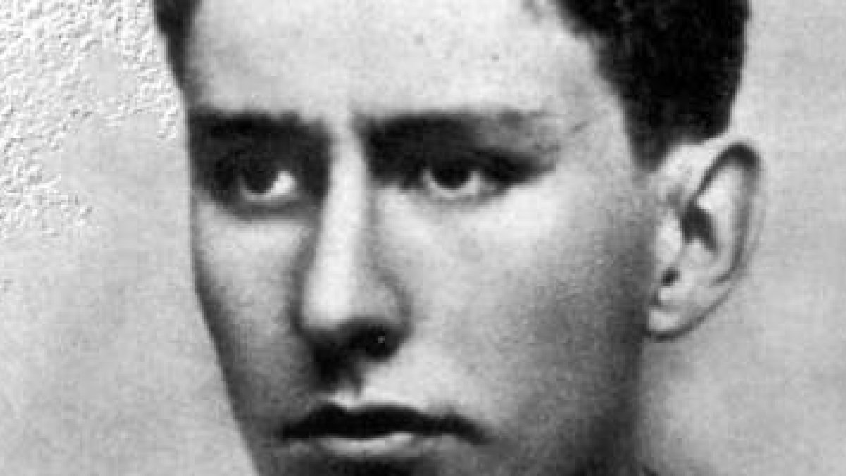 Joan Roig murió de 6 disparos el 11 de septiembre de 1936, tenía 19 años, era miembro de la Federación de Jóvenes Cristianos de Cataluña