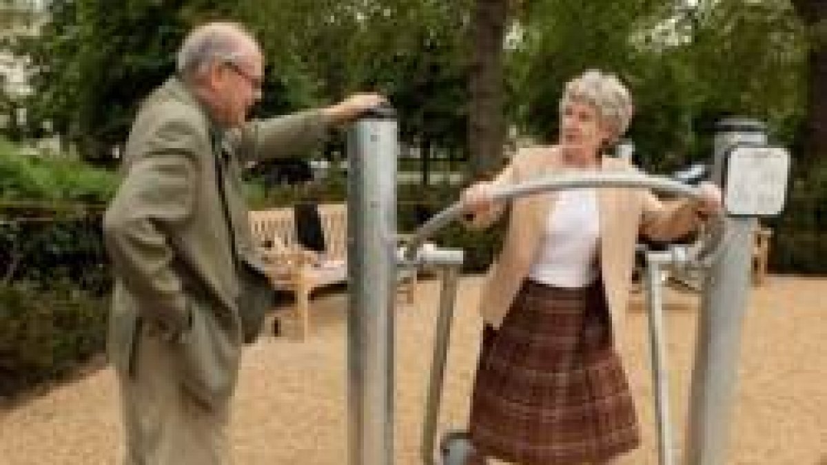 Ahora los parques de juegos ya no se hacen para niños, sino para ancianos...  España pierde su población