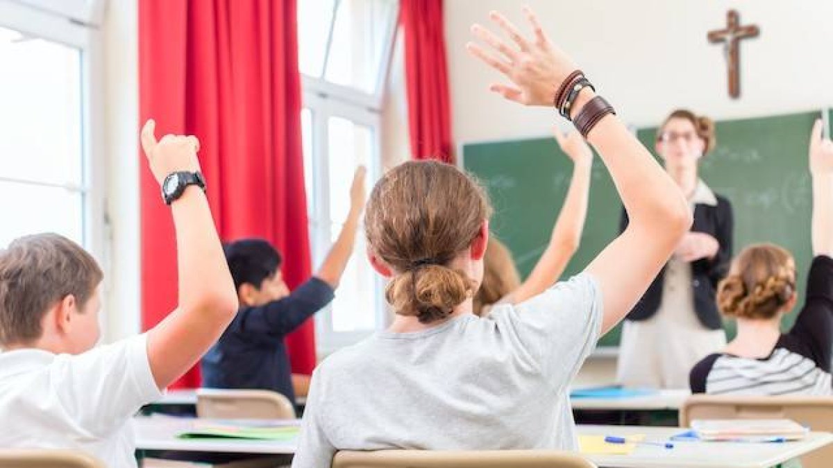 La escuela católica ha cambiado mucho en los últimos sesenta años, sostiene el profesor Bellengier, pero no solo por impacto de las leyes que la financian y de sus contrapartidas.