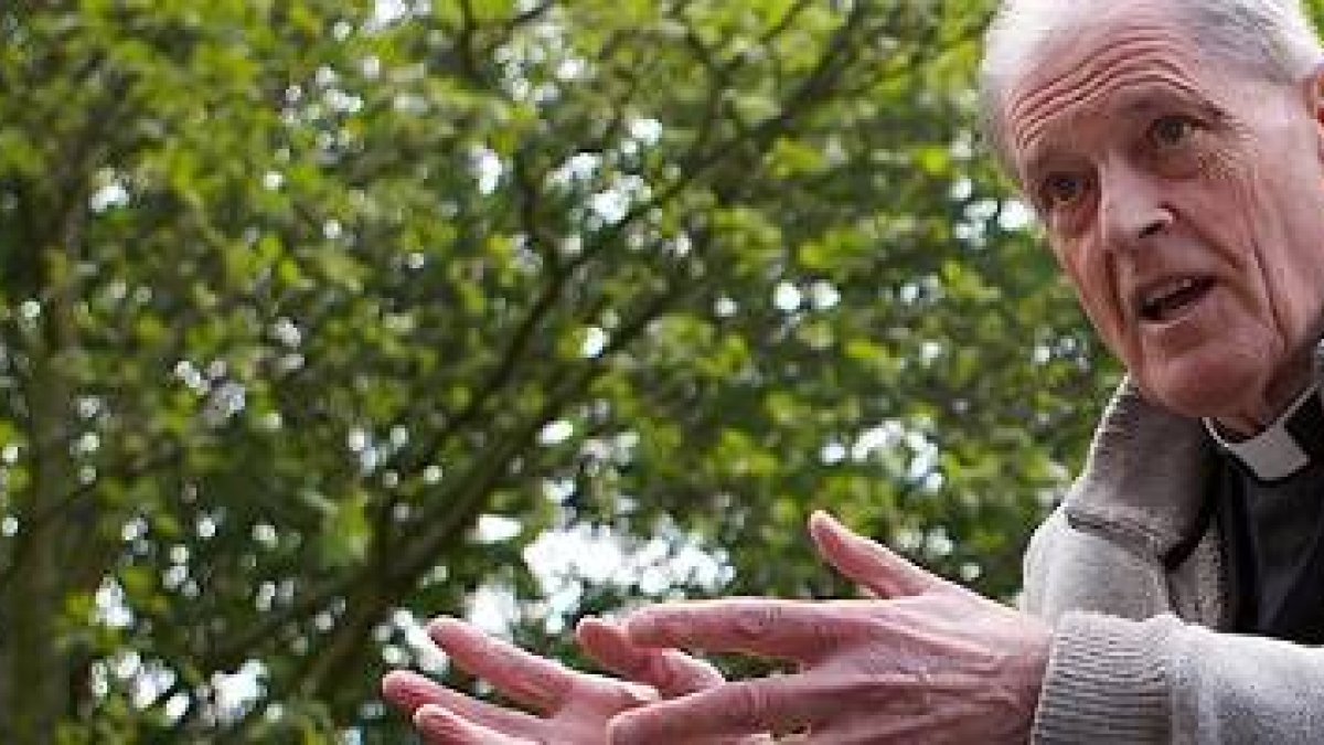 El padre jeremy Davies lleva desde finales de los años 70 en el mundo de los exorcismos y la oración de liberación