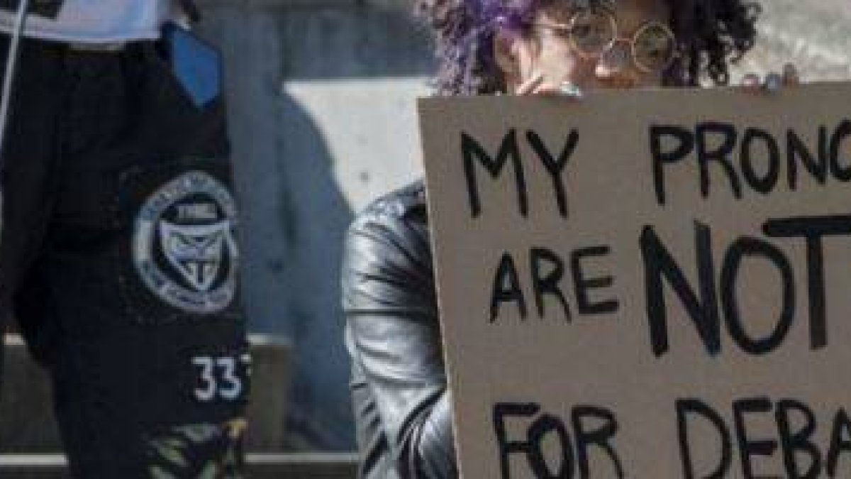 Mis pronombres no están abiertos al debate, proclama este activista de género en Toronto en 2016