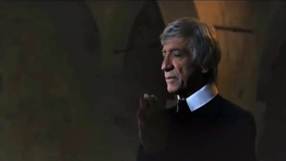 F. Murray Abraham, Oscar en 1984 al mejor actor por «Amadeus», interpretó al cardenal Newman en el biopic «The Unseen World [El mundo invisible]» (2010) , de Liana Marabini.