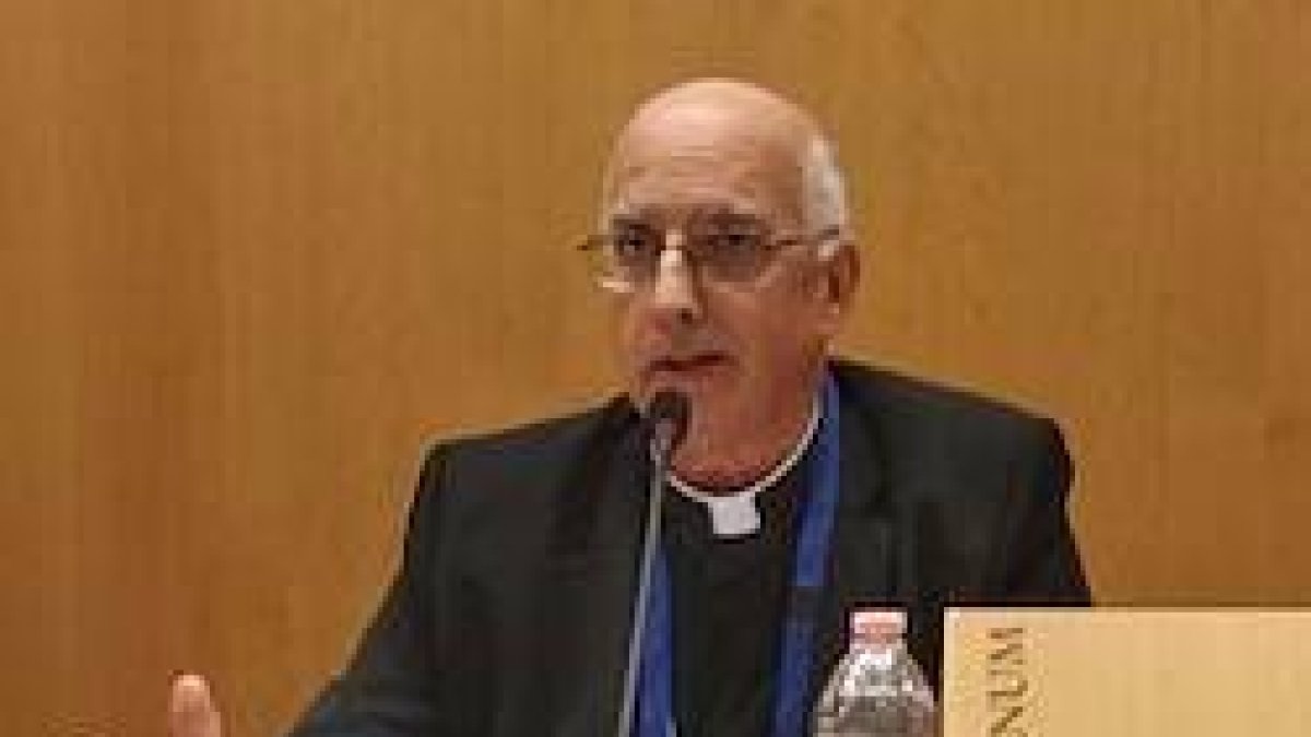 Monseñor Olivera denunció que 532 militares argentinos se encuentran en prisión preventiva por encima del límite legal. Casi cien de ellos llevan más de diez años a la espera de juicio.