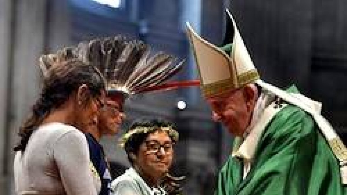 Un momento de las ofrendas durante la misa de apertura del sínodo para la Amazonia.