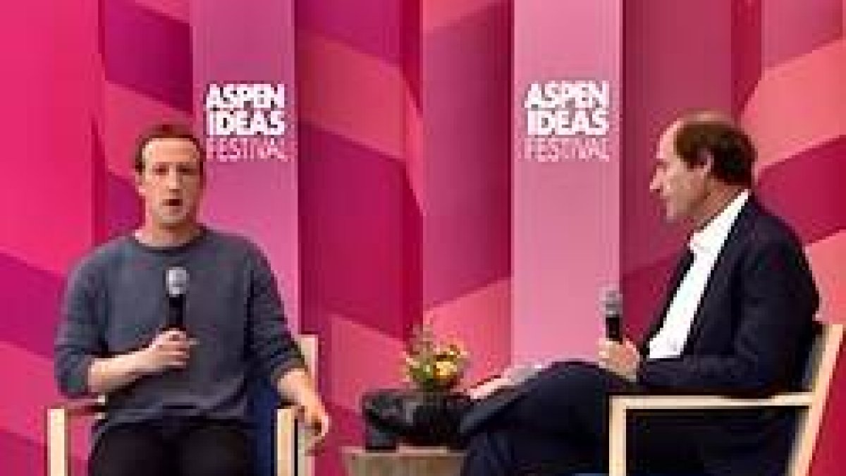 Mark Zuckerberg admitió la censura pro-aborto en Facebook durante una conversación con Cass Sunstein, profesor de Derecho en Harvard.