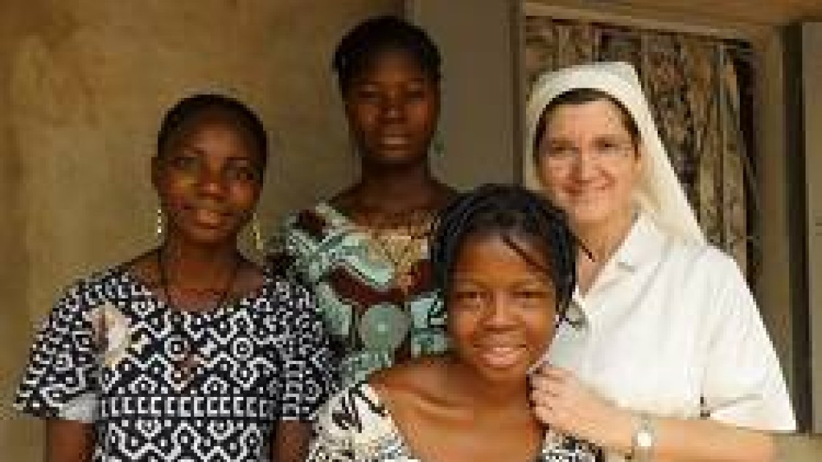 Las religiosas de la Inmaculada permanecen en el país junto a la gente pese al peligro que entraña