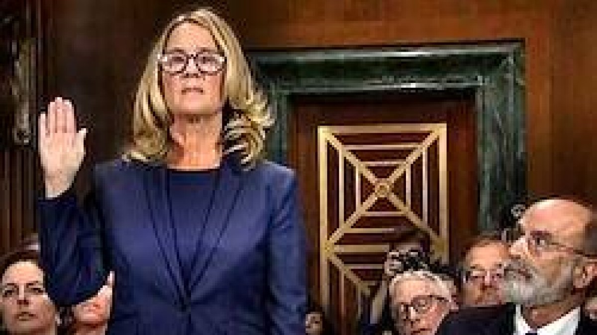 Christine Ford presta juramento ante la comisión del Senado que examinó la idoneidad del juez Brett Kavanaugh.