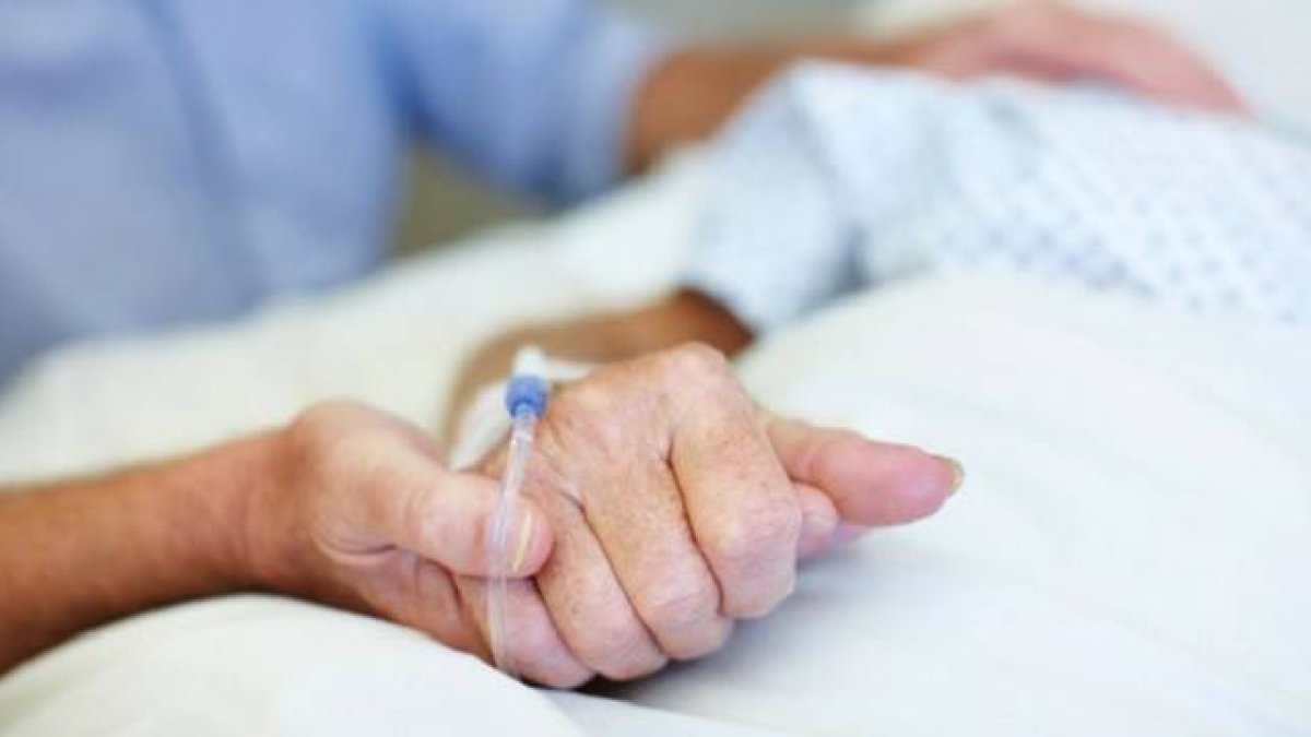 De enfermera de cuidados paliativos a enferma de cáncer: «Por favor, no me ofertéis la muerte»