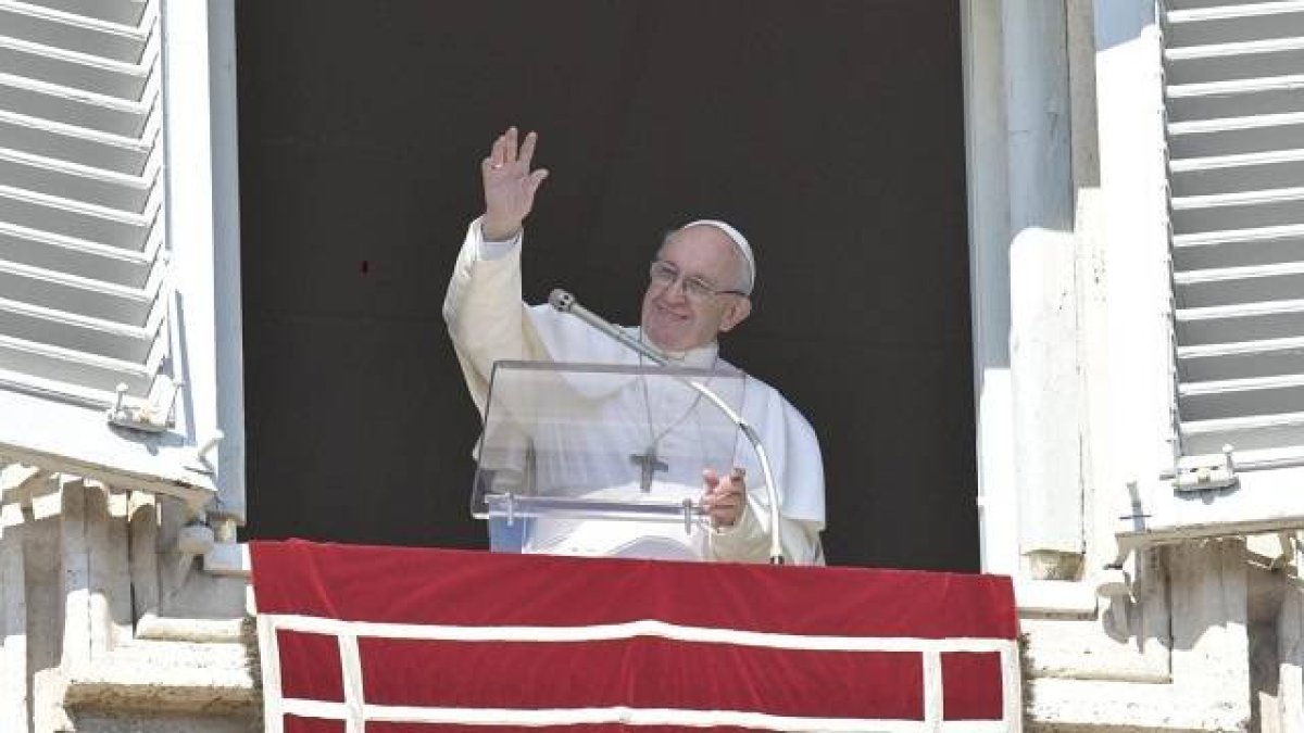 El Papa celebró el Ángelus por la festividad de la Asunción de María