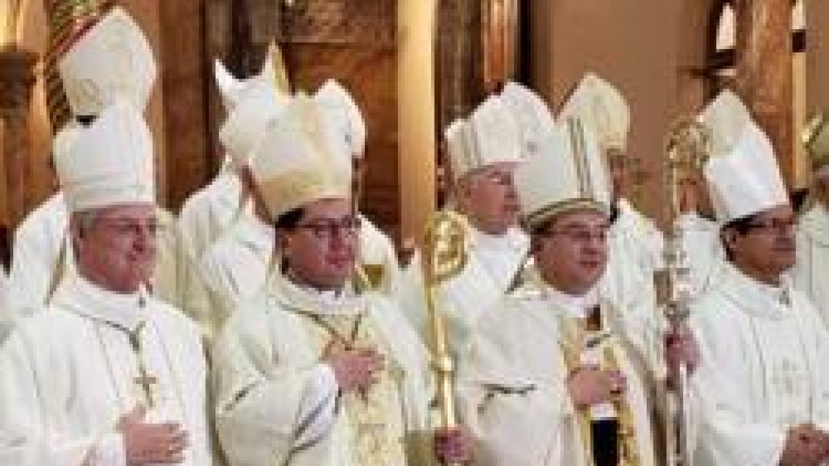 Obispos de Ecuador reunidos en julio en la consagración del obispo Piedra Aguirre