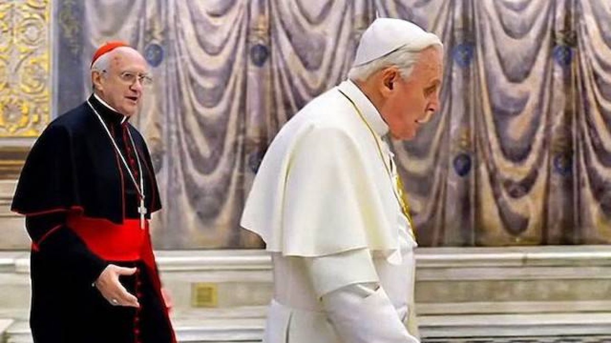 El obispo Munilla, el obispo Barron, el escritor John Waters... todos coinciden en señalar la fallida imagen de Benedicto XVI que ofrece «Los dos Papas».
