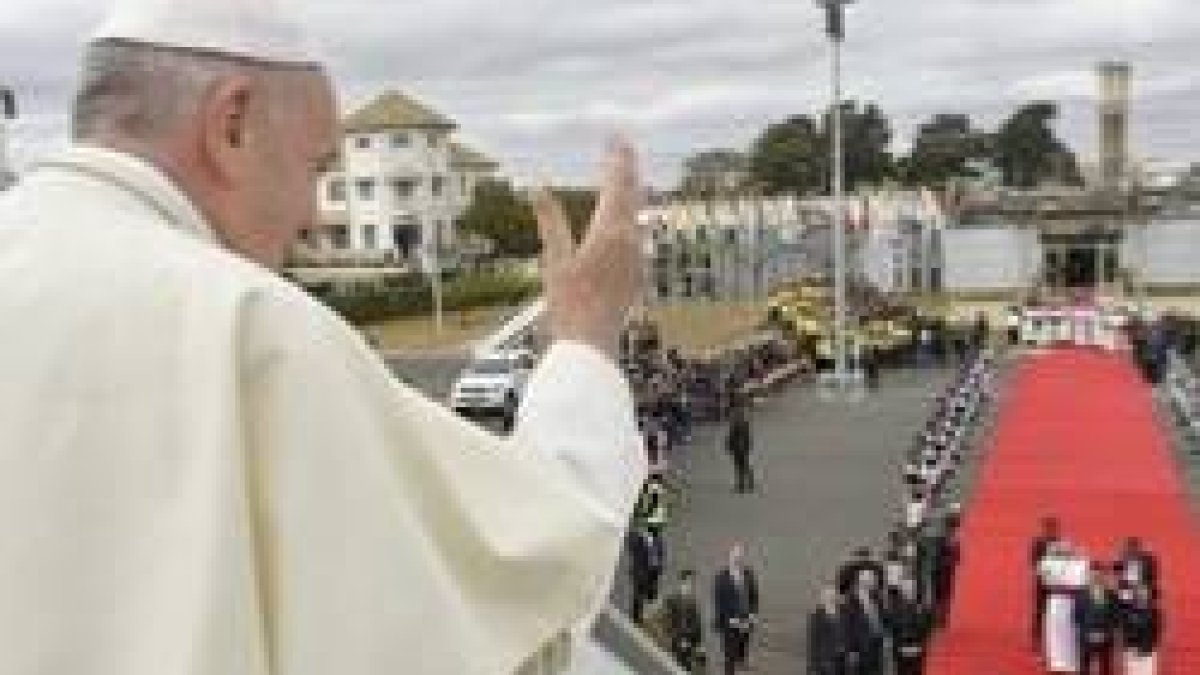 El Papa Francisco se despide de Madagascar en la mañana de este martes, al iniciar su vuelo hacia Roma