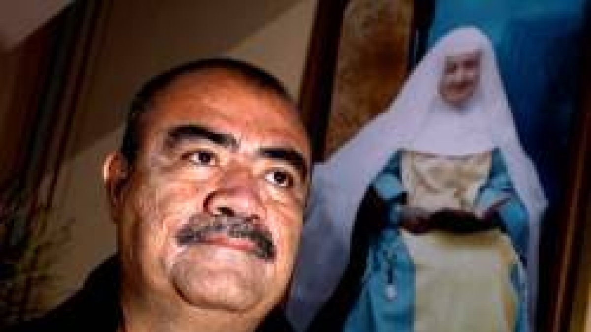 El colombiano Nelson Yepes ha contado en Granada, España, cómo la Madre Riquelme obró su milagro con él en 2003