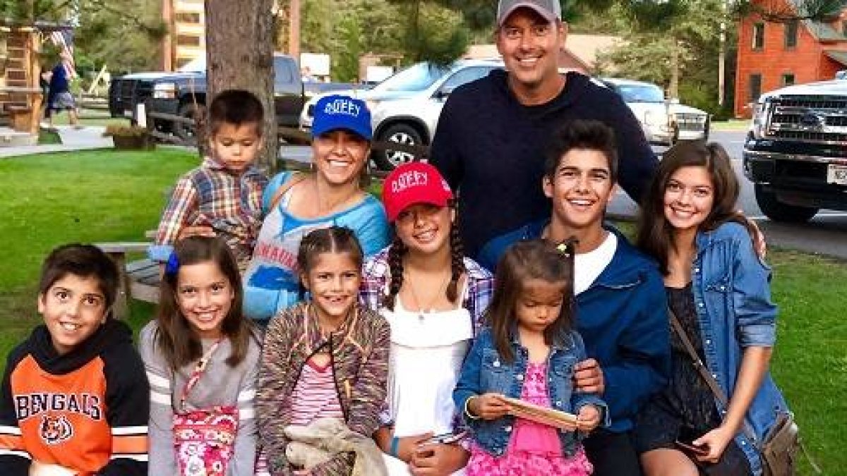 El ya excongresista Sean Duffy con sus ochos hijos antes de que naciera Valentina, la pequeña de la familia