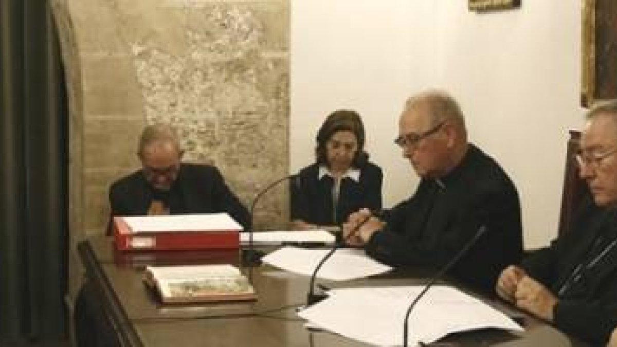 El catedrático milagrado explica su testimonio ante los responsables de la investigación - Foto de J.Peiro/AVAN