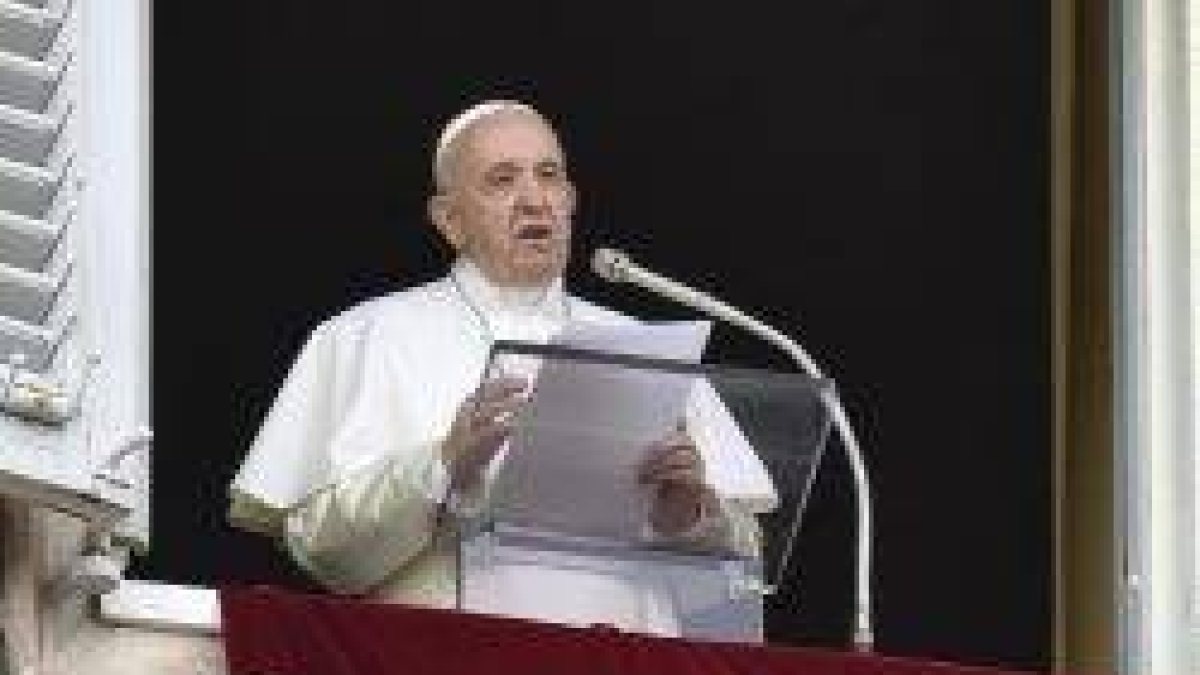 El Papa ha dedicado su enseñanza del Ángelus al Padrenuestro y la oración dialogada y perseverante