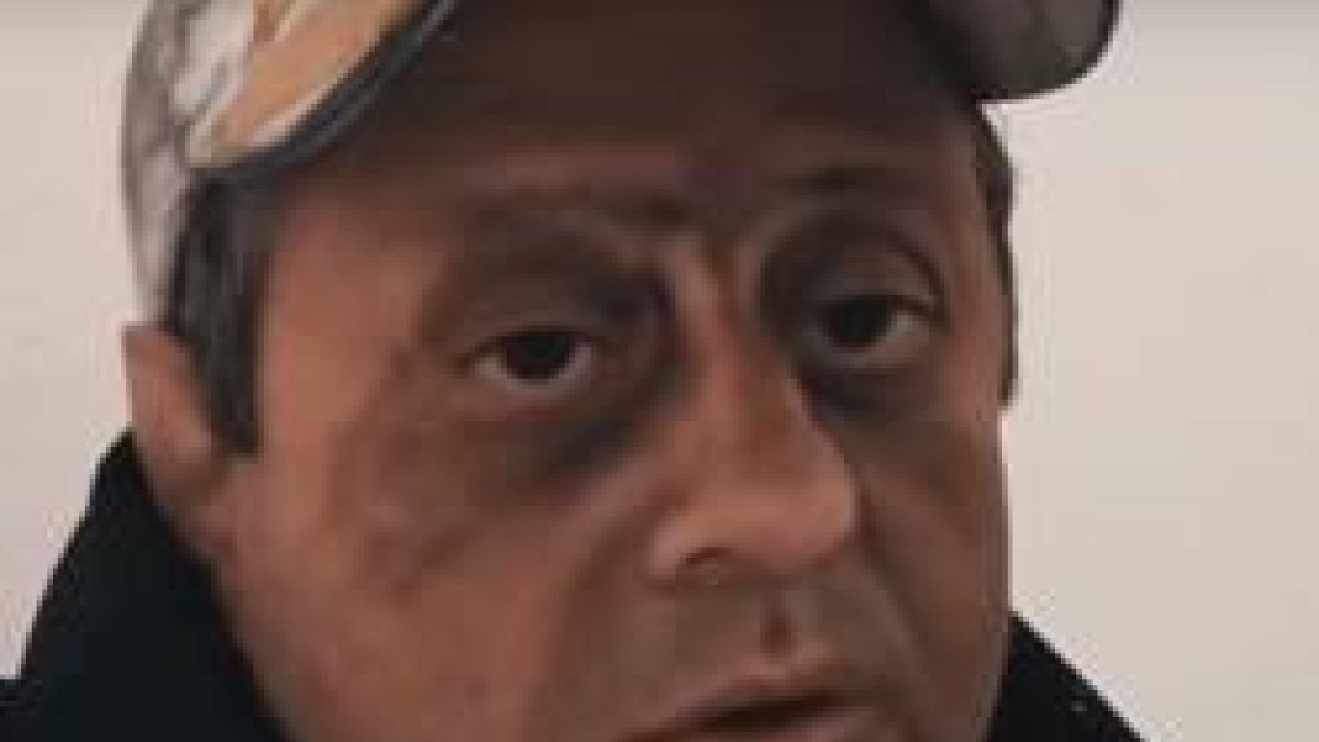 El obispo Quintero, de la diócesis colombiana de Armenia, disfrazado  y maquillado como persona sin hogar