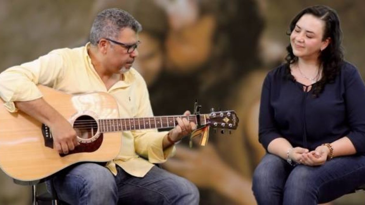 Oswaldo y Arce son un matrimonio de músicos mexicanos, afincados en España, que lleva muchos años evangelizando con sus canciones