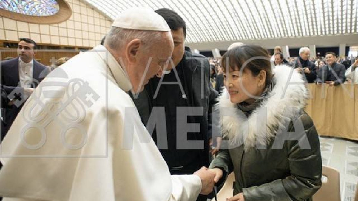 Francisco no se quiso limitar a una disculpa pública y procuró unos días después un encuentro con la mujer con la que tuvo el incidente.