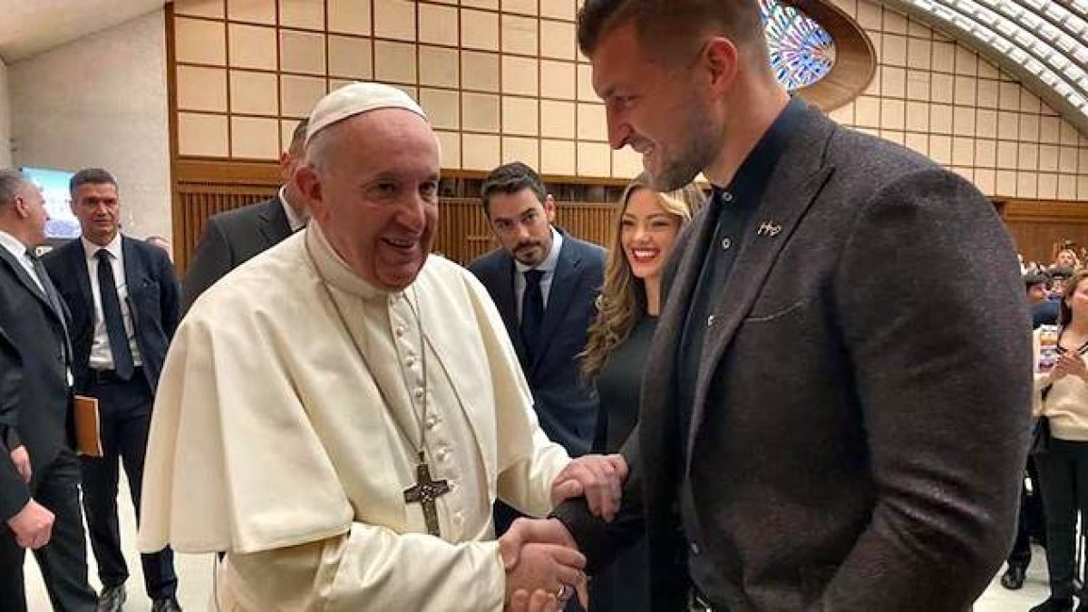 La Noche para Brillar de Tim Tebow congrega a parroquias católicas y comunidades cristianas de todas las denominaciones.