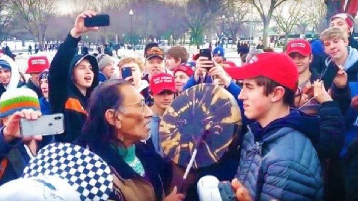 Tras la publicación del vídeo, cortado y descontextualizado, Nick sufrió ataques por todo el mundo, no sólo en EEUU