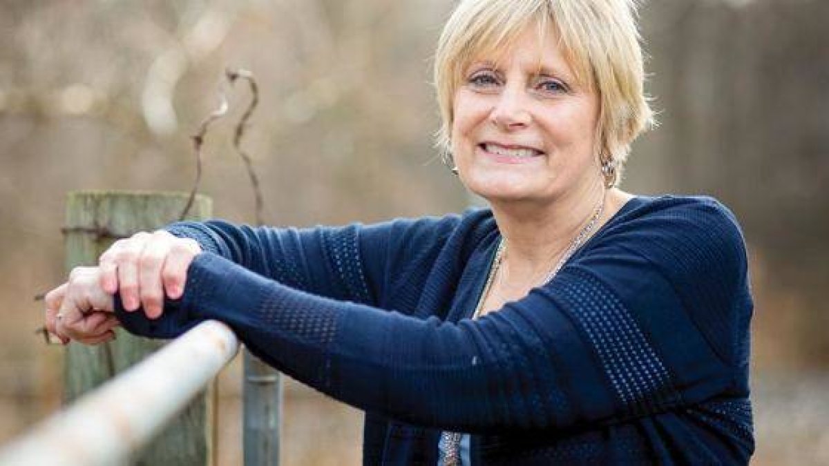 Kathy Dey, dañada por el aborto, fue ayudada por un retiro de Viña de Raquel... y ahora participa en ellos para ayudar a más personas