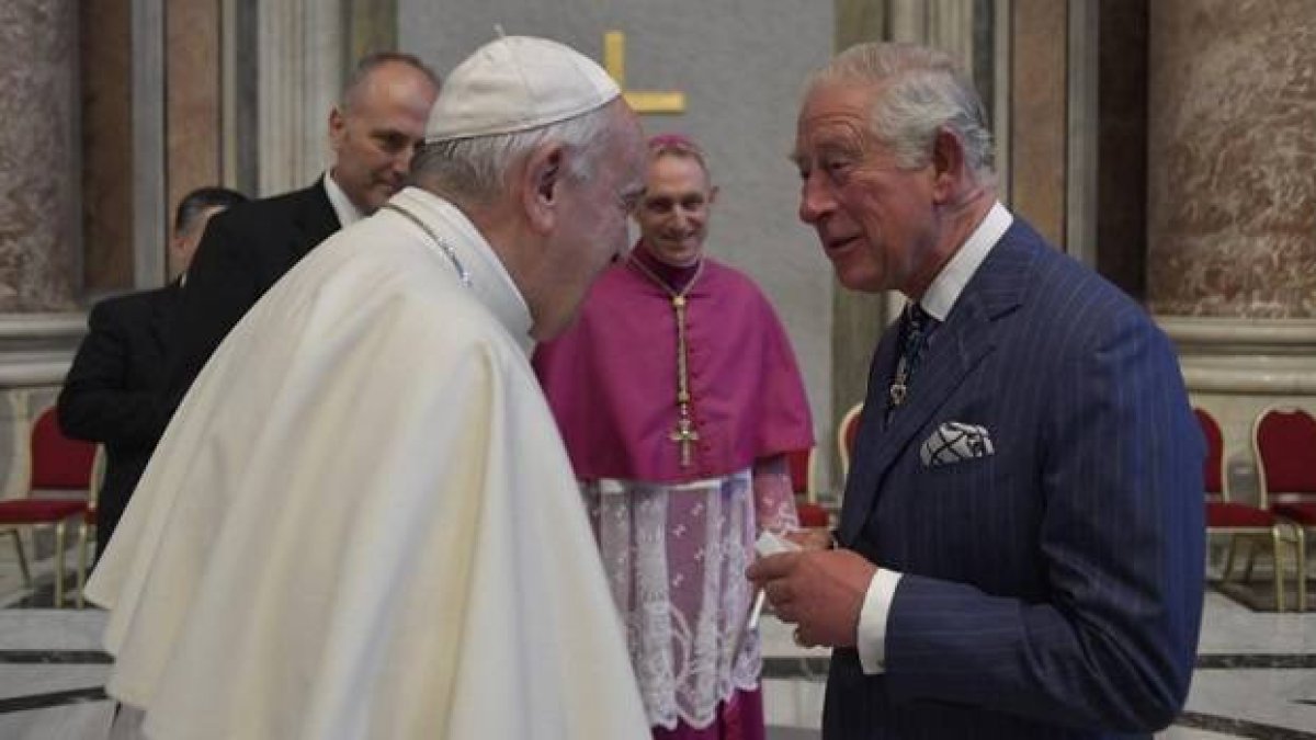 El príncipe Carlos que acudió a la canonización del cardenal Newman fue recibido por el Papa Francisco / Vatican Media